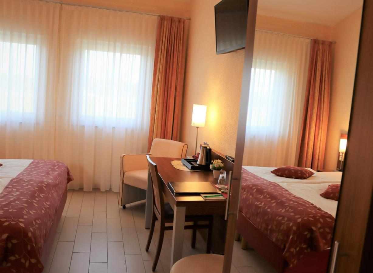Land-gut-Hotel am Ring Meuspath Exterior foto