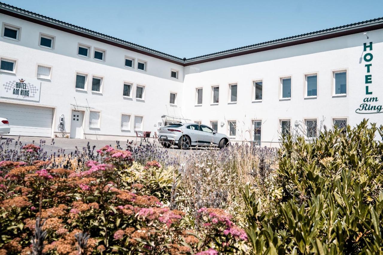 Land-gut-Hotel am Ring Meuspath Exterior foto