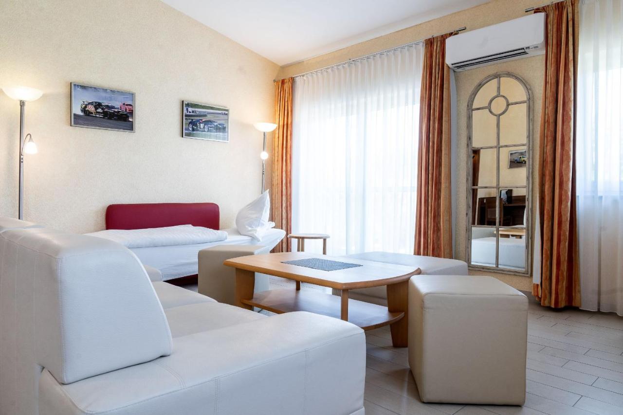 Land-gut-Hotel am Ring Meuspath Exterior foto