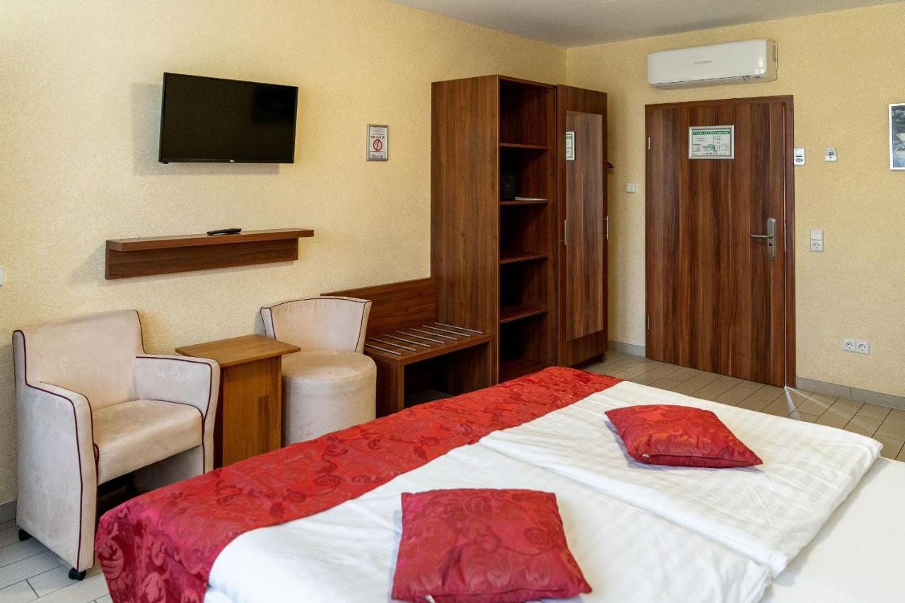 Land-gut-Hotel am Ring Meuspath Exterior foto